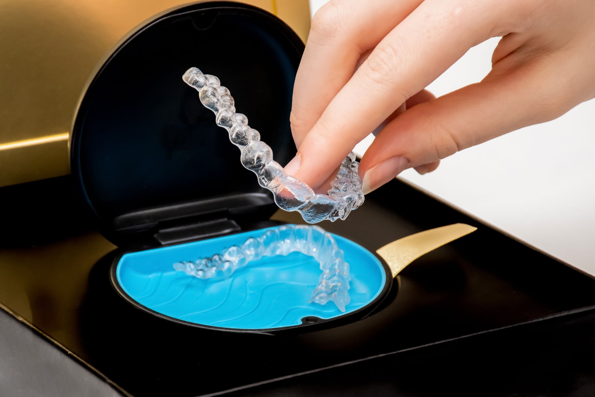 transparent-aligners-in-a-box-invisible-braces-c-2025-01-09-12-35-48-utc.jpg